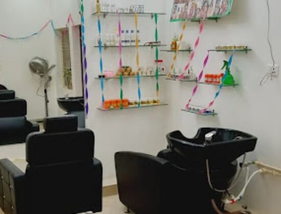 em Beauty Parlour and Spa (Only for Ladies)