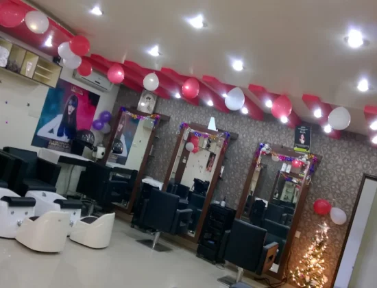 Redz Makeup studio & Salon | Best Makeup studio in Prayagraj | Best Salon in Prayagraj
