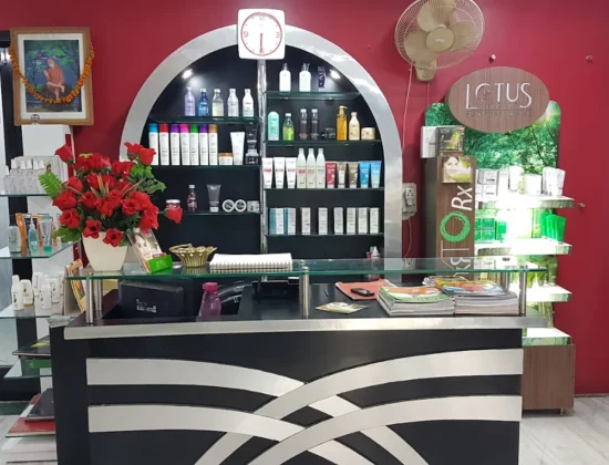 Spark Unisex Salon Makeup Studio