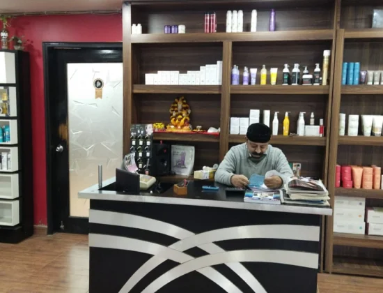 Spark Unisex Salon Makeup Studio